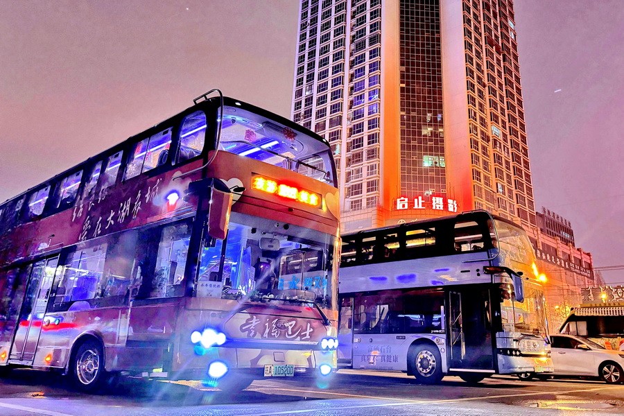 夜游巴士