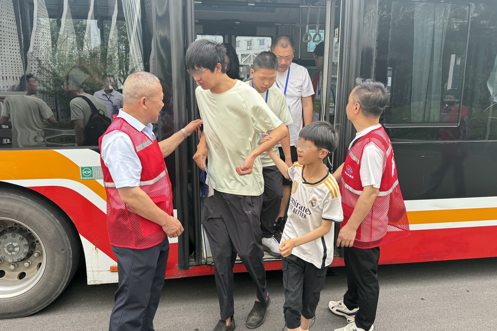 第四巴士公司圆满完成市残运会开幕式服务保障任务